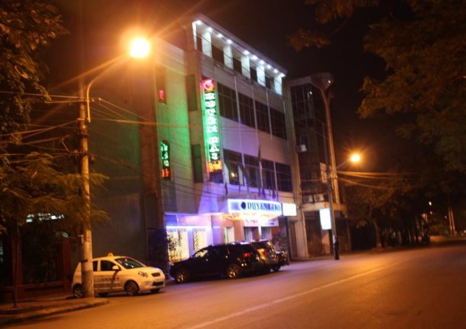 Cho thuê nhà mặt phố tại Đường Nguyễn Tri Phương, Hải Phòng DT 250m2 x 3Tầng, MT 7m 