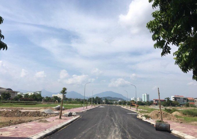 Bán gấp CK 10% lô đất Vĩnh Yên song song đường sắt Nguyễn Viết Xuân, đối diện Vincom đầu tư giá cao