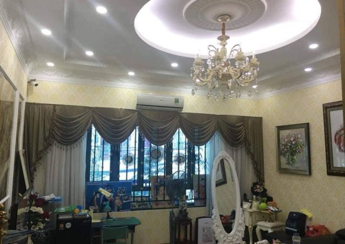 Bán nhà Vương Thừa Vũ, kinh doanh, 50m2 x 5 tầng, MT 5m, 6.4 tỷ, tặng nội thất vip
