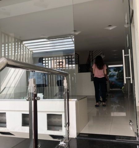 Sang mb trệt 61 Nguyễn Bá Huân,