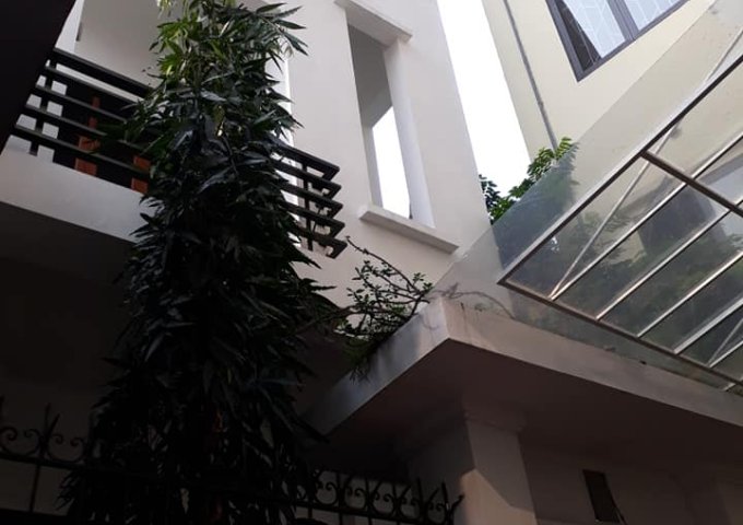 Bán nhà phố Nguyễn Sơn ô tô đỗ sát nhà mới đẹp ở luôn 81m2 giá 5,4 tỷ. LH 0912442669