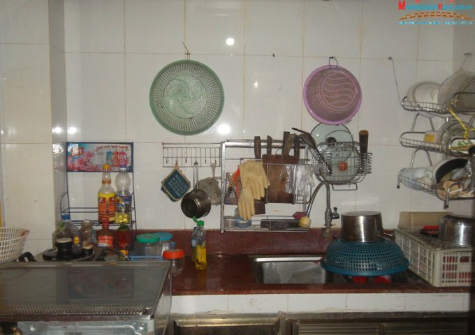 Bán nhà tập thể tầng 1 ngách 61 ngõ 1194 Đường Láng, Đống Đa, Hà Nội.