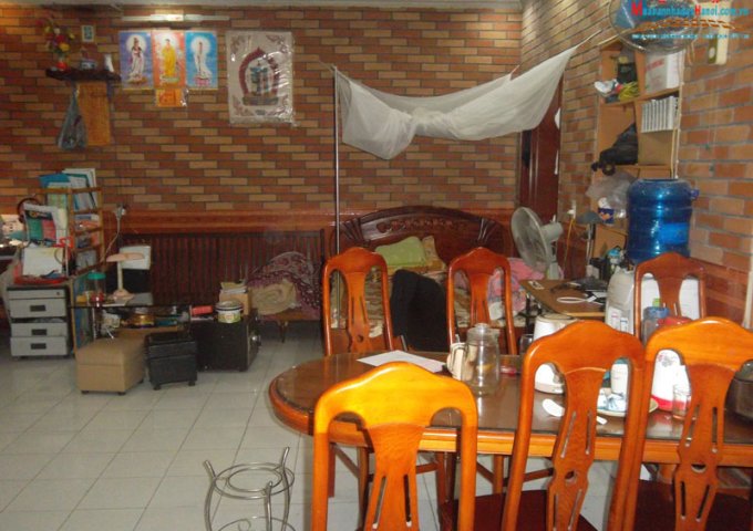 Bán nhà tập thể tầng 1 ngách 61 ngõ 1194 Đường Láng, Đống Đa, Hà Nội.