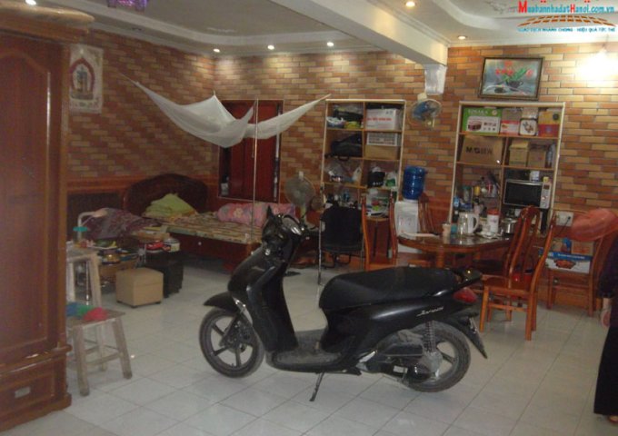 Bán nhà tập thể tầng 1 ngách 61 ngõ 1194 Đường Láng, Đống Đa, Hà Nội.