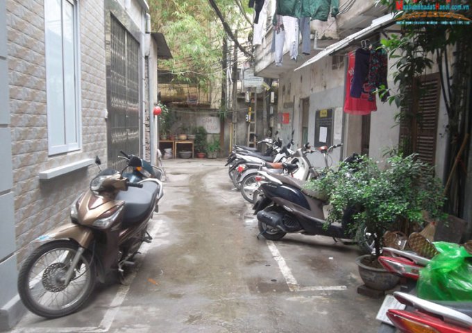 Bán nhà tập thể tầng 1 ngách 61 ngõ 1194 Đường Láng, Đống Đa, Hà Nội.