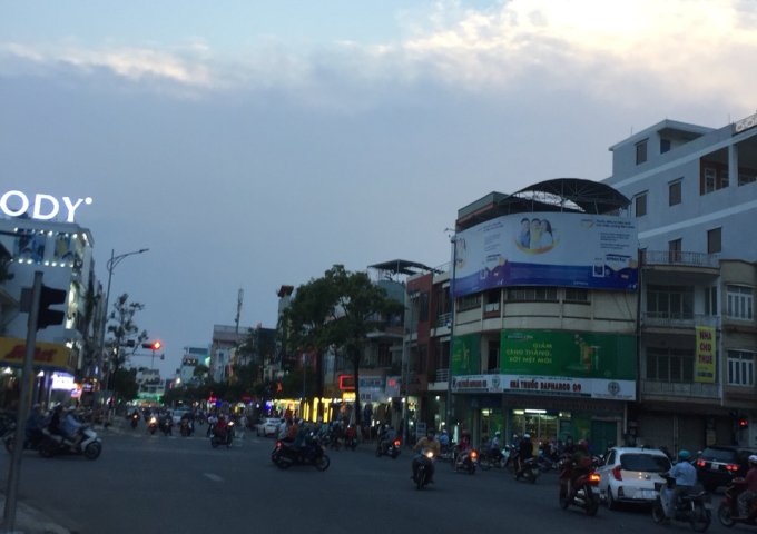 Cơ hội mua mặt tiền ngã tư hùng vương và hoàng hoa thám giá shoz vị trí cực đẹp, khu vực sầm uất, có 102 tại thành phố Đà Nẵng. 