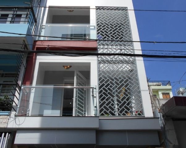 Bán nhà mặt tiền Nguyễn Tri Phương, P. 4, Q. 10, DT 4.2x10m, nhà 2 lầu giá 15tỷ TL