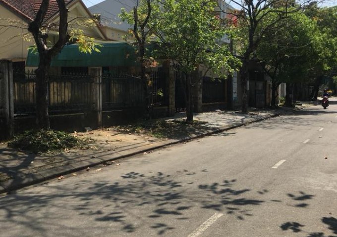 Cần bán lô đất 2 mặt tiền đường Bùi Thị Xuân, phường Đúc, trung tâm TP Huế.
