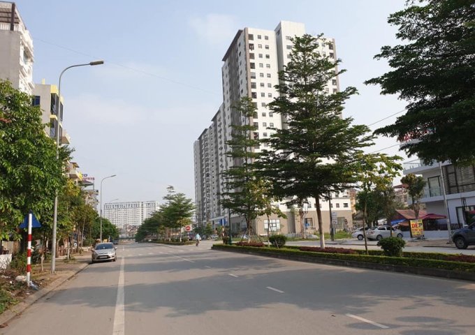 Bán gấp căn góc chung cư Hoàng Gia   - View nhìn đường Kinh Dương Vương