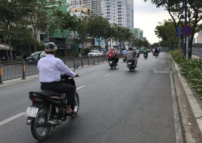 Bán nhà mặt tiền 290 Bến Vân Đồn, Quận 4, dt 13x32, 413.7m2, 119.9 tỷ