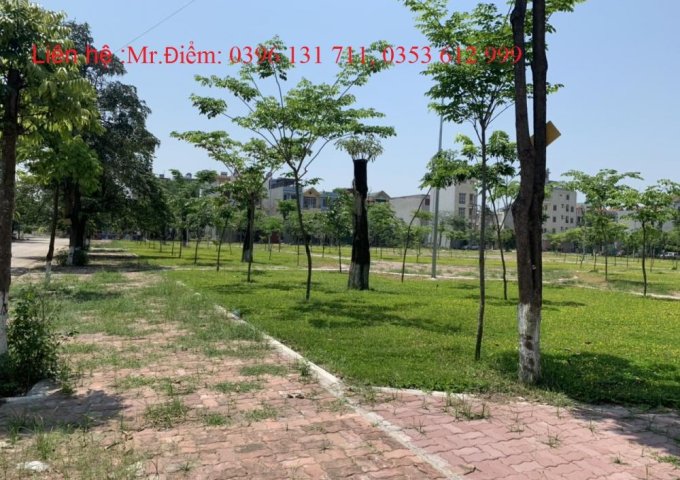 Bán lô đất làn 2 đường Nguyễn Quyền nhìn sang vườn hoa, TP.Bắc Ninh