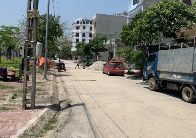 Bán lô đất làn 2 đường Nguyễn Quyền nhìn sang vườn hoa, TP.Bắc Ninh