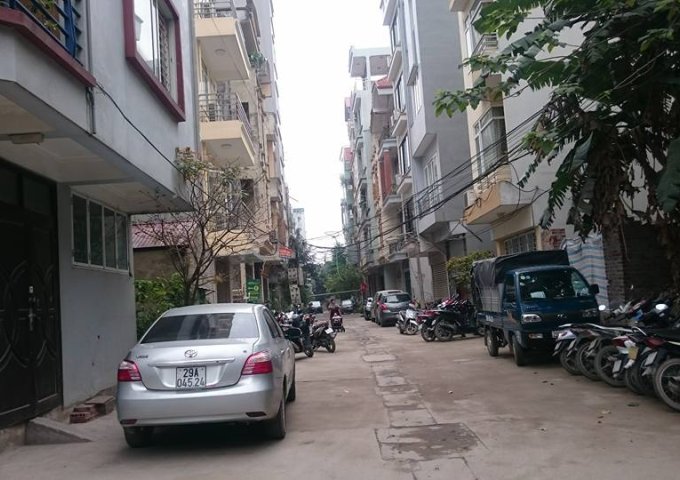 Cho thuê nhà riêng ngõ 111 Nguyễn Xiển, ngõ rộng oto đỗ cửa, phù hợp làm văn phòng công ty