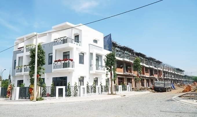 Nhà 1 trệt 2 lầu giá tốt nhất trung tâm quận Ô Môn
