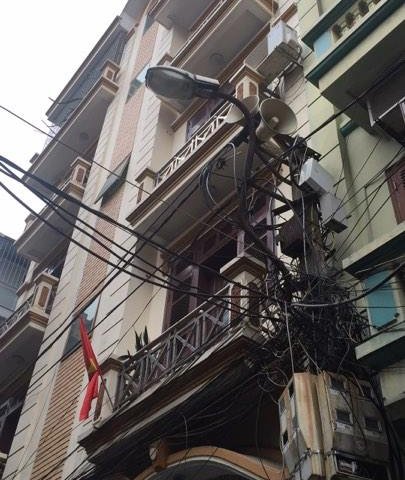Cho thuê nhà 5 tầng mặt ngõ Nguyễn Khang – ô tô qua- đầy đủ nội thất.