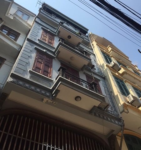Cho thuê nhà 5 tầng đẹp tại Hoàng Văn Thái- thanh xuân- có gara ô tô 7 chỗ.