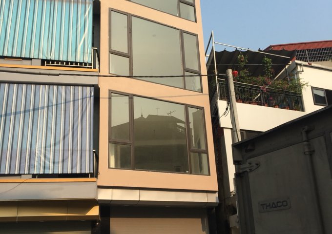 Vị trí đẹp mặt phố Phan Kế Bính 60m2x 4.5 tầng, thông sàn, có thang máy cho thuê- 0976.075.019