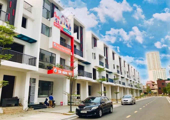 Bán Nhà mặt phố 109m2 tại Phố Hùng Vương, TP Việt Trì,sổ đỏ đầy đủ,  giá 35 Triệu/m²