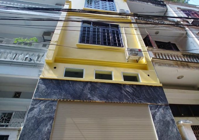 Cho thuê nhà 5 tầng đẹp tại Hoàng Quốc Việt- cầu giấy- ô tô đỗ cửa.
