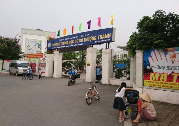 Bán gấp nhà 3,5 tầng Đức Giang trả nợ, đường 4,5m, kinh doanh tốt gần trường THCS Thượng Thanh.