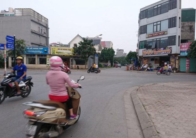 Bán gấp mảnh đất 75m2 khu đấu giá Việt Hưng trả nợ giá rẻ nhất Việt Hưng, đường 13m. 