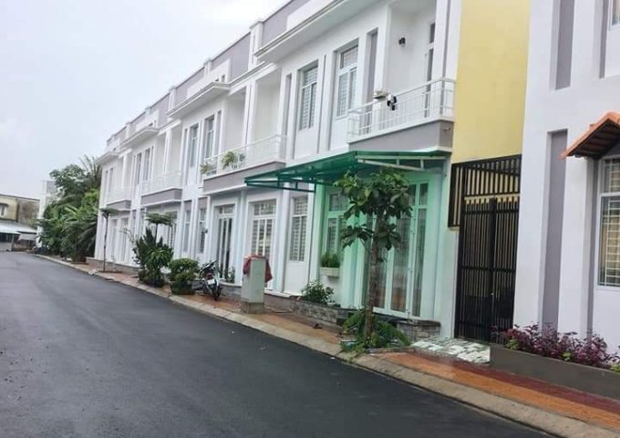 Nhà mặt phố gần cổng chính tại khu đô thị mới Trà Vinh