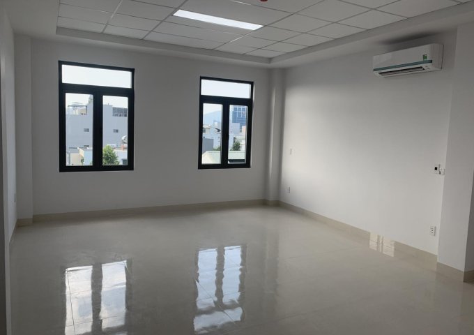 Cần cho thuê văn phòng sàn 125m2 gồm 2 văn phòng làm việc .