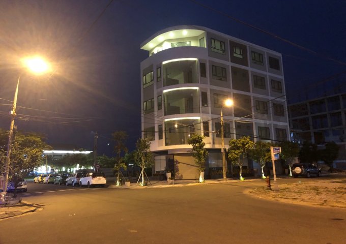 Chính chủ cần bán tòa căn hộ 2 mặt tiền gần Vinpearl Đà Nẵng, 5 tầng, giá tốt, LH: 0935.488.068 