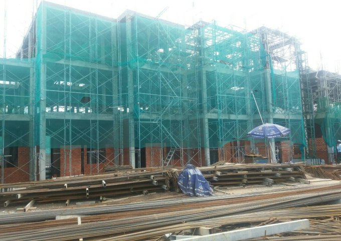 Cần bán nhà mới xây mặt tiền đường 22/12 giá 9,5 tỷ tại trung tâm Thuận An