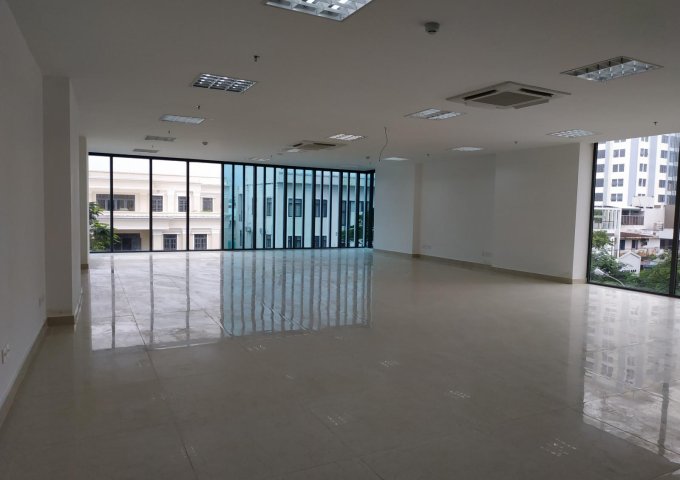 Cho thuê văn phòng mới hoàn toàn trên đường Lê Lợi, 186m2, 50 tr/th đã VAT