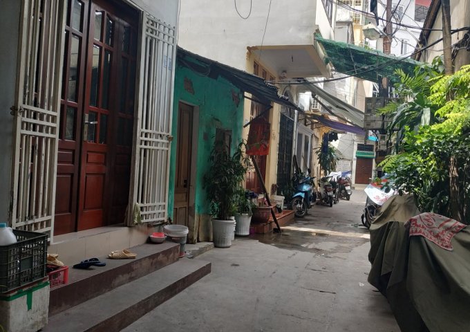 Bán nhà phố Minh Khai, Hai Bà Trưng 30m, 3T, giá 1.95 tỷ bao sang sổ