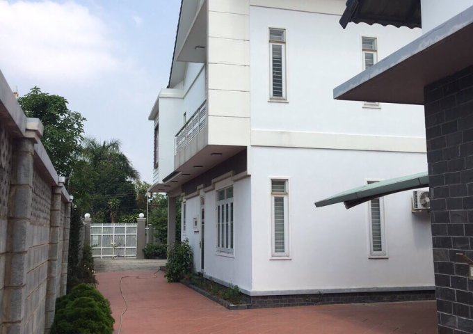 Cho thuê biệt thự Huỳnh Văn Lũy, Phú Lợi, Thủ Dầu Một, Bình Dương, diện tích 1000m2, full nội thất.