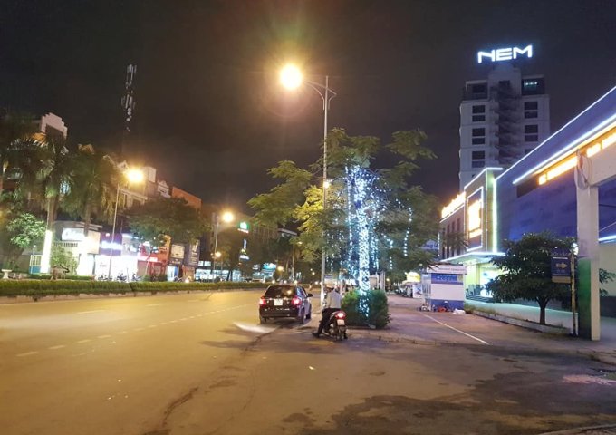 Bán nhà mặt phố Nguyễn Văn Cừ, Long Biên 40 m2, 7.4 tỷ.