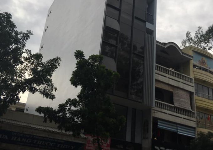 Tòa nhà VP MT gần vòng xoay dân chủ 1000m2 8 tầng 230tr/th