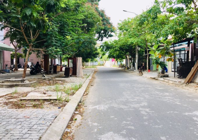 Bán đất đối diện chung cư đường Nguyễn Khả Trạc thông dài, giá rẻ lại mát mẻ từ sáng tới chiều