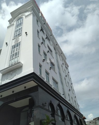 Cần bán khách sạn 2 mặt tiền trên đường Nguyễn Tư Nghiêm, đang có hợp đồng cho thuê 90tr/ tháng