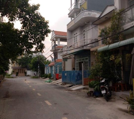 Bán nhà 1 trệt 3 lầu cách đường Phan Văn Hớn 300m, DT 4x16m, giá 4 tỷ 600 tr thương lượng
