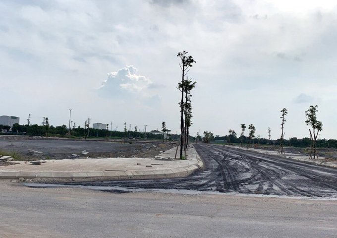 Bán gấp lô đất nền mặt đường quốc lộ 38, gần ngay khu công nghiệp Đồng Văn. Sổ đỏ Vĩnh viễn