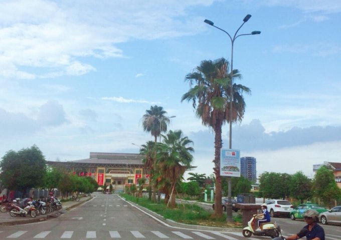 bán nhà 2 tầng mặt tiền kiệt ô tô xoay đầu Bà Triệu,Phường Phú Hội.