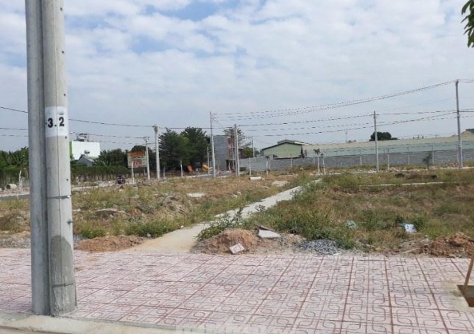 Bán khuôn đất MT Nguyễn Xí góc Đài Liệt Sỹ Quốc Lộ 13, thổ cư, 100m2