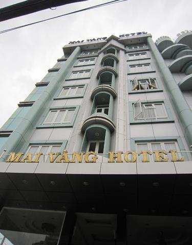 Nhà khách sạn 6 lầu mt Đề Thám, q1. DT: 4X18m có hđ thuê 6.000$/thg giá 32 tỷ.
