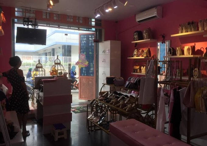 Cần sang nhượng shop thời trang Túi Xách, giày dép, phụ kiện Quảng Châu tại số 21 Hoa Sứ, phường 7, quận Phú Nhuận, TP Hồ Chí Minh