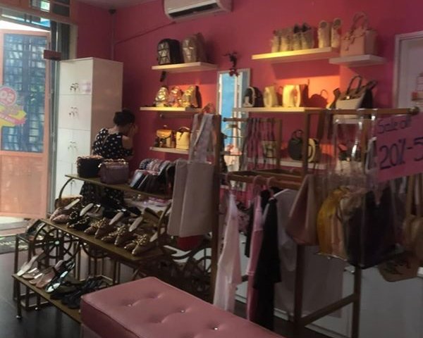Cần sang nhượng shop thời trang Túi Xách, giày dép, phụ kiện Quảng Châu tại số 21 Hoa Sứ, phường 7, quận Phú Nhuận, TP Hồ Chí Minh