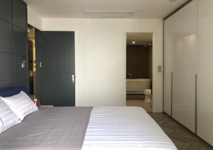 Cho thuê căn hộ chung cư 3 ngủ view hồ đủ nội thất mới tại Dự án D’. Le Roi Soleil - Quảng An, Tây Hồ - LH: 0974606535