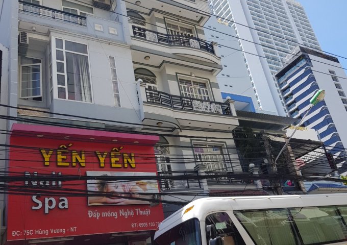 Cho thuê nhà 5 tầng MT đường Hùng Vương khu phố tây Nha Trang.