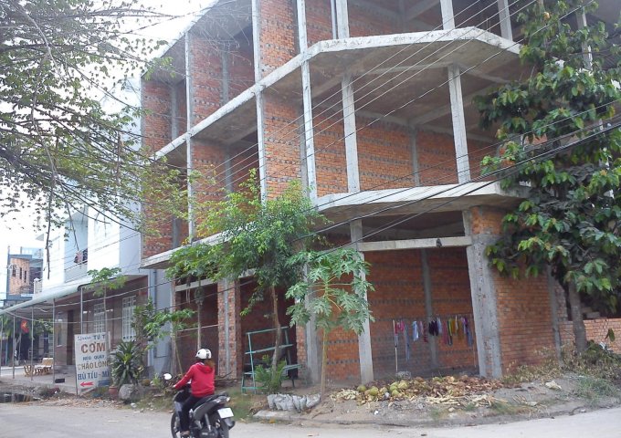 Bán nhà xây thô liên kế 1 trệt 2 lầu, đường 7m, Lô A Cụm dân cư Trung Tâm xã Vĩnh Thạnh