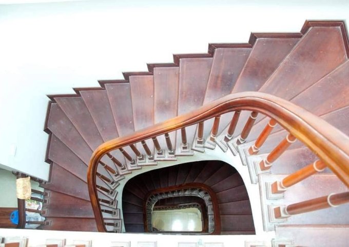 Bán nhà ngõ 558 nguyễn văn cừ dt 50m2 x 5 tầng, mt 5.6m, giá 3,65 tỷ