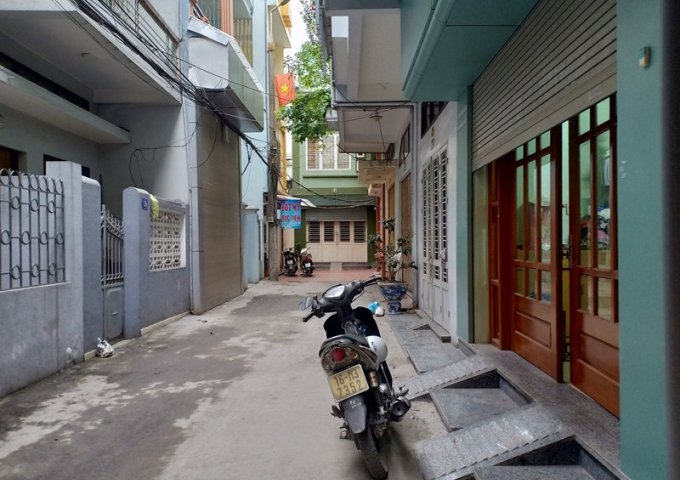 Cần tiền bán gấp nhà Nguyễn Đức Cảnh 60m2, 5 tầng. LH: 0362820745.