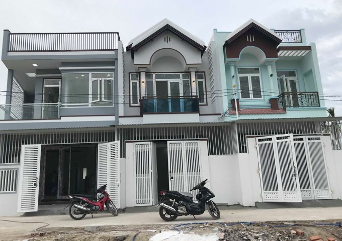 bán 4 căn nhà gần chợ Ga Vĩnh Thạnh, mới xây giá 2 tỷ 100