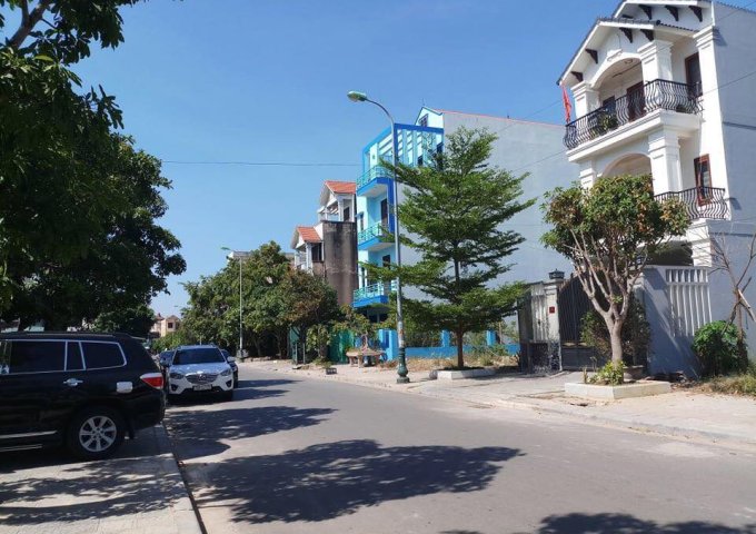 Cần bán nhanh lô đất mặt tiền đường Nguyễn Thái Học Đồng Hới, Quảng Bình.